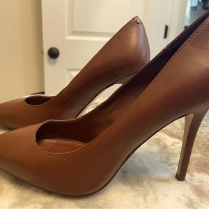 White House Black Market Olivia Pumps, Size 7 1/2, Brown.